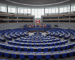 Hémicycle du Parlement européen à Strasbourg, drapeaux de l'Union européenne et du Canada, ambiance diplomatique lors d'un discours sur l'état de l'Union