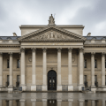 Façade du Palais de justice de Paris sous une lumière naturelle, ambiance judiciaire sérieuse de photojournalisme